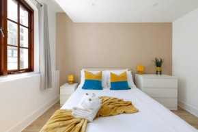 Lovely 3 bedroom house by the sea with parking!